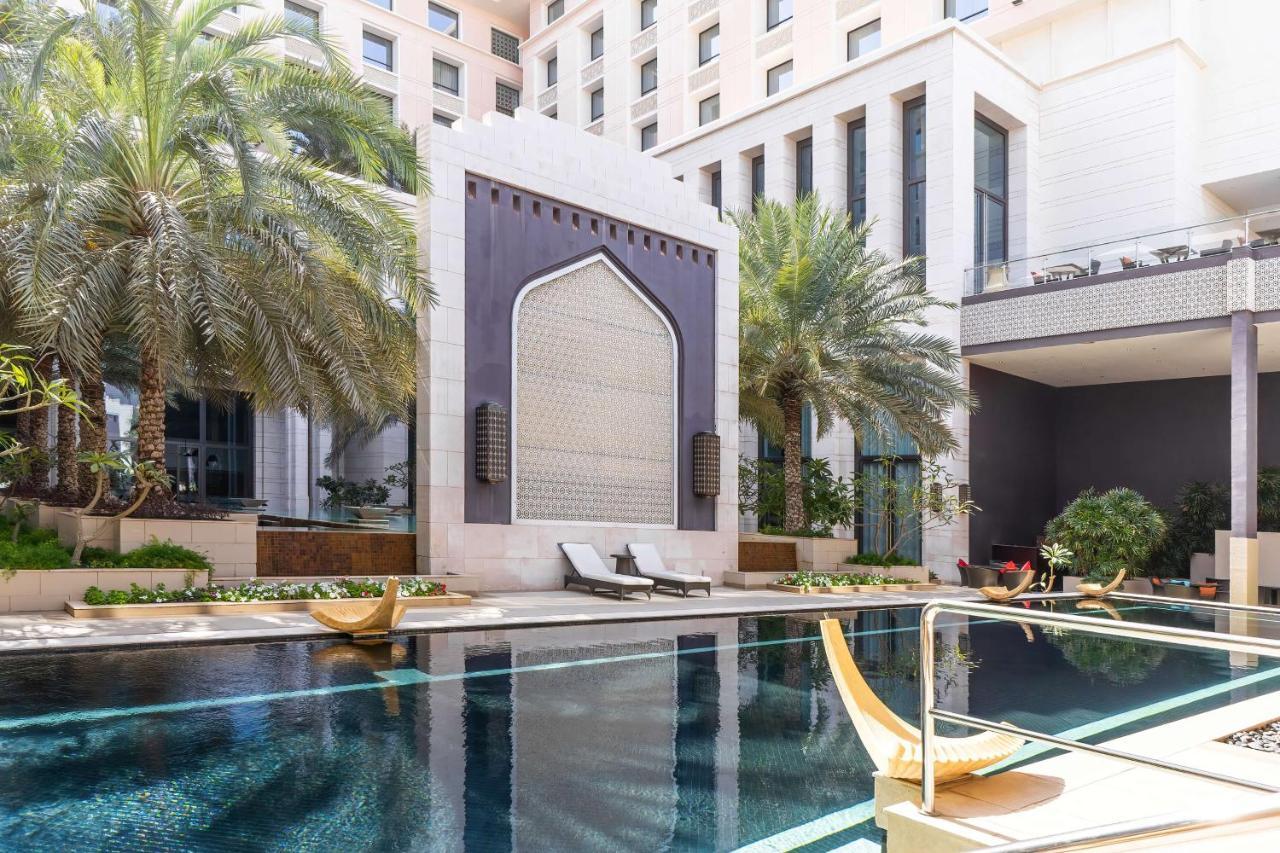 Radisson Collection Muscat, Hormuz Grand Hotel Exterior foto The pool at the hotel
