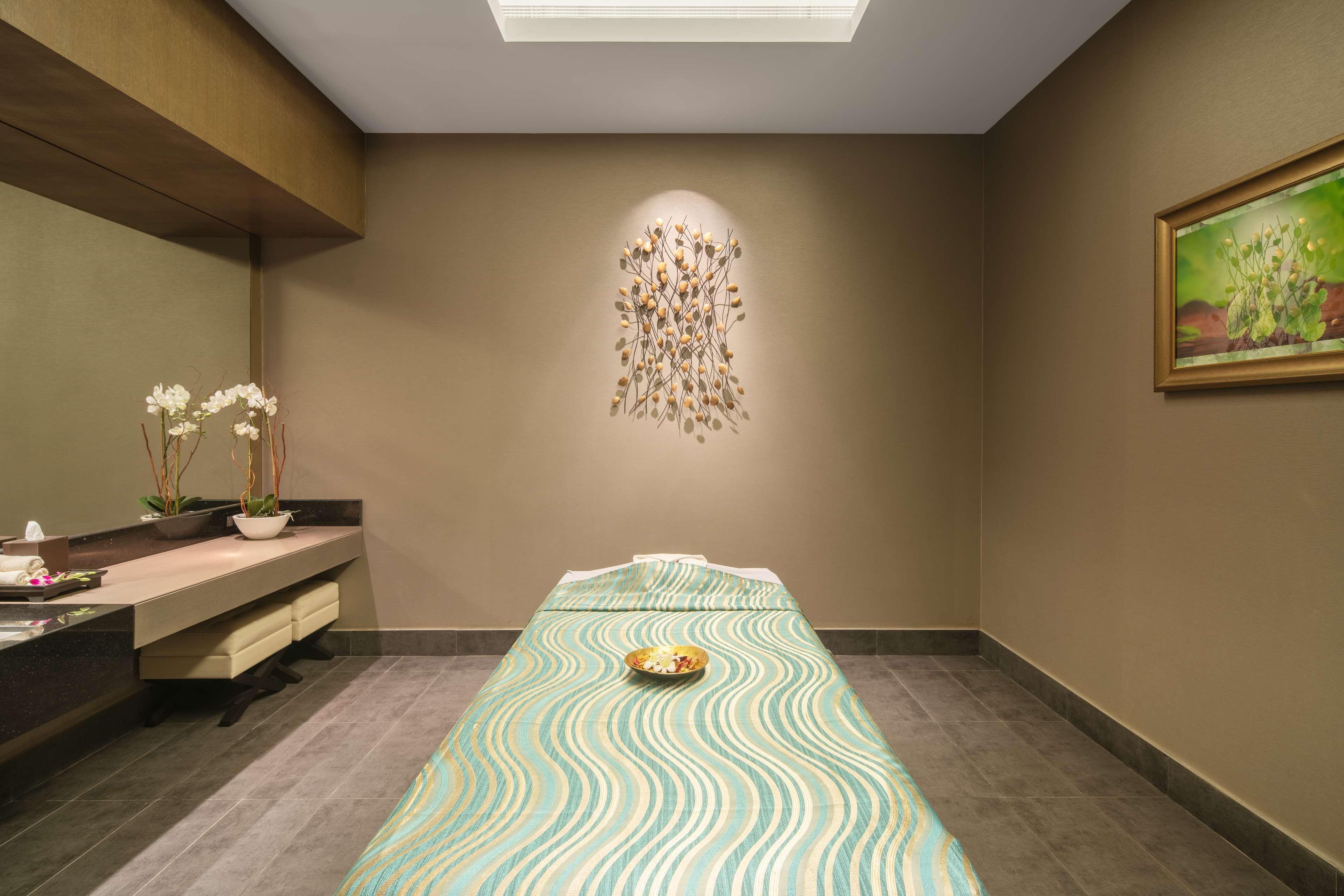 Radisson Collection Muscat, Hormuz Grand Hotel Exterior foto A treatment room at the spa