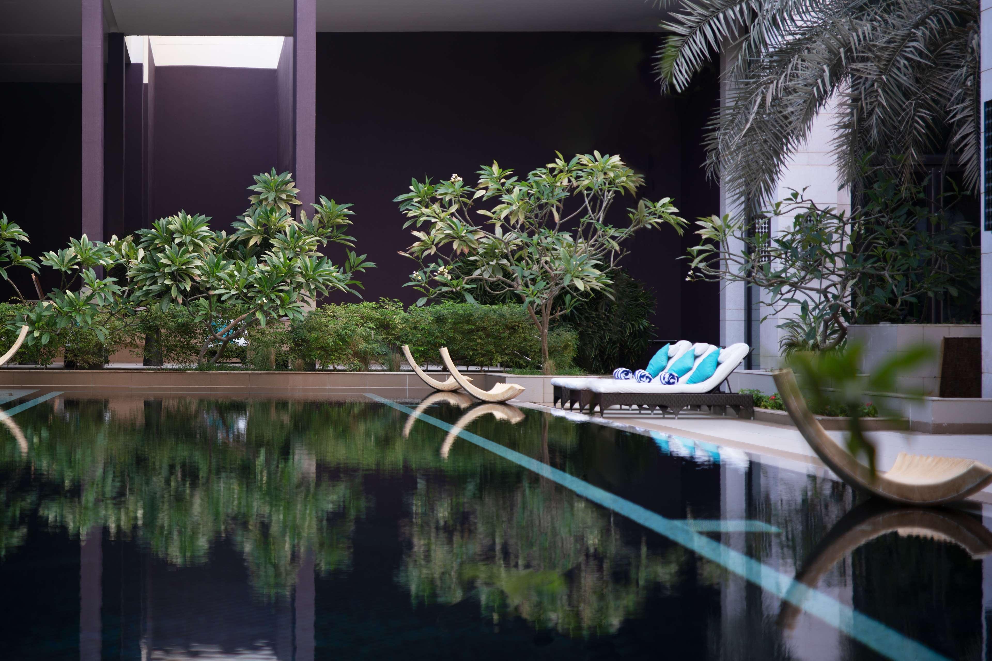Radisson Collection Muscat, Hormuz Grand Hotel Exterior foto The swimming pool at the hotel