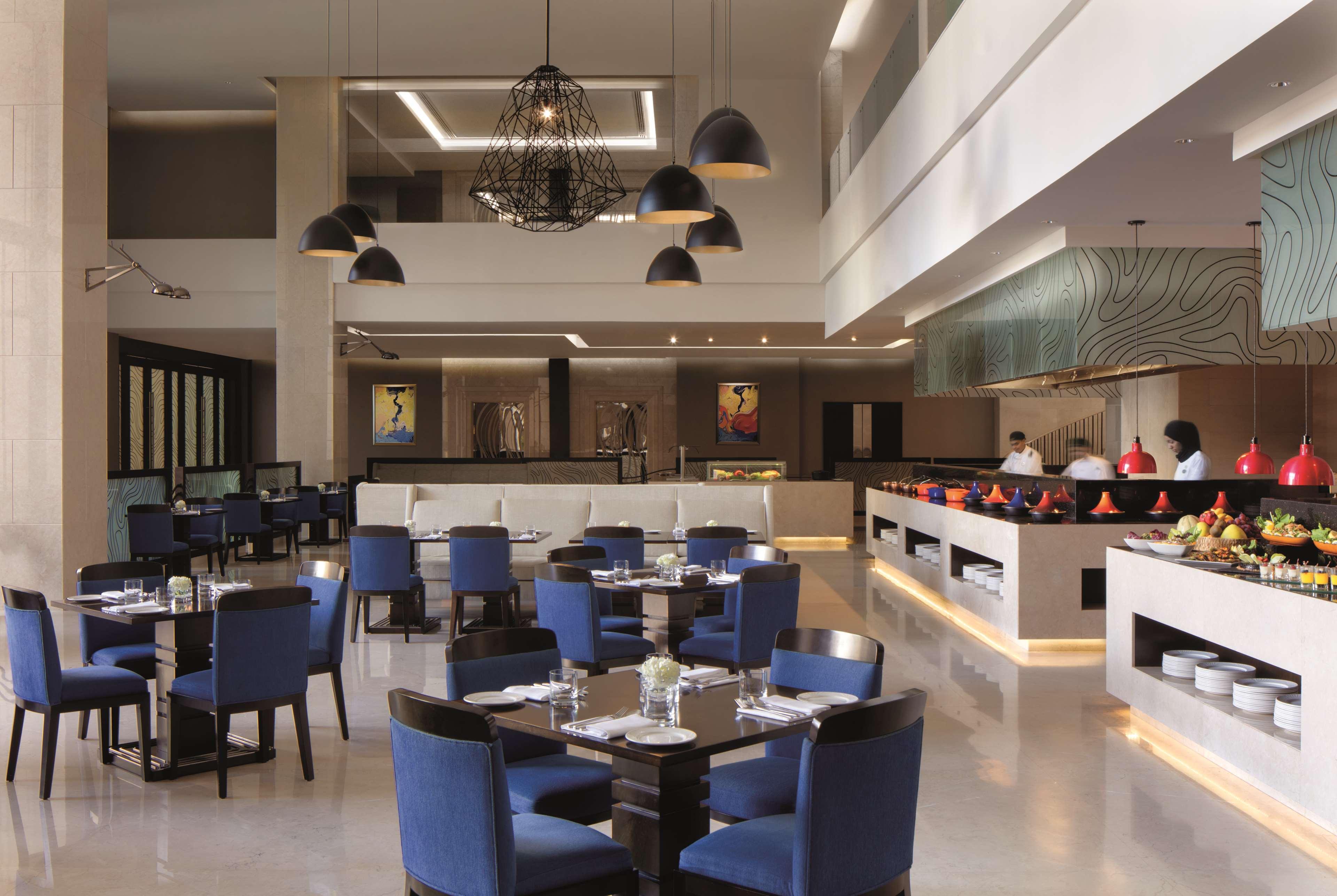 Radisson Collection Muscat, Hormuz Grand Hotel Exterior foto The restaurant at the hotel