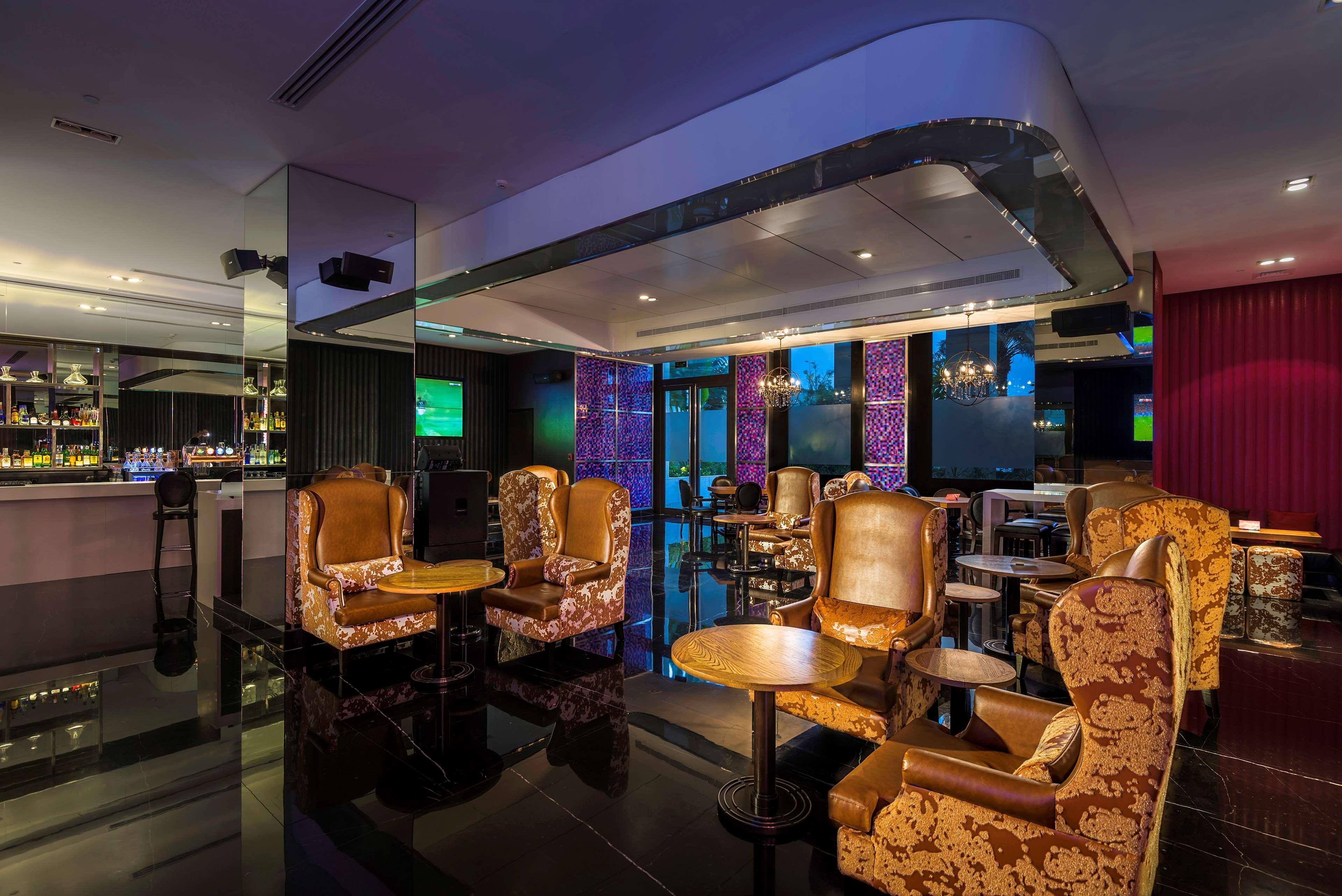 Radisson Collection Muscat, Hormuz Grand Hotel Exterior foto The bar at the 101 lounge