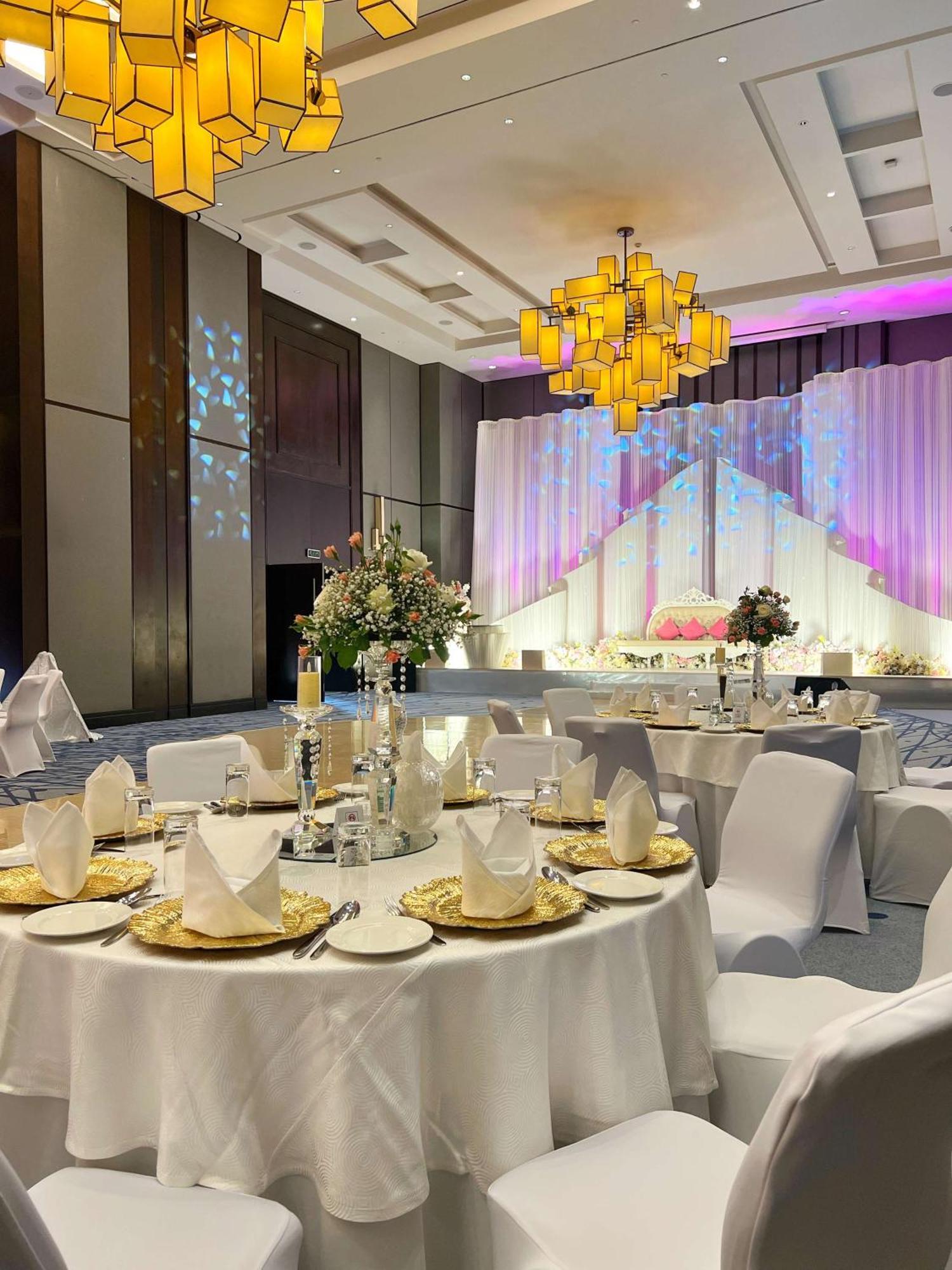 Radisson Collection Muscat, Hormuz Grand Hotel Exterior foto Wedding reception at a hotel